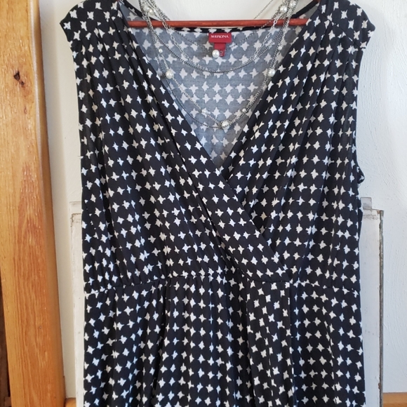 Sleeveless Faux Wrap Dress - Picture 2 of 5